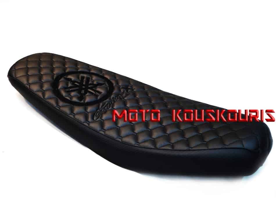 ΣΕΛΑ ΜΠΑΚΛΑΒΑΣ CRYPTON X  ΜΕ ΤΟ ΣΗΜΑ ΤΗΣ YAMAHA ΡΑΦΤΟ ΜΑΥΡΟ